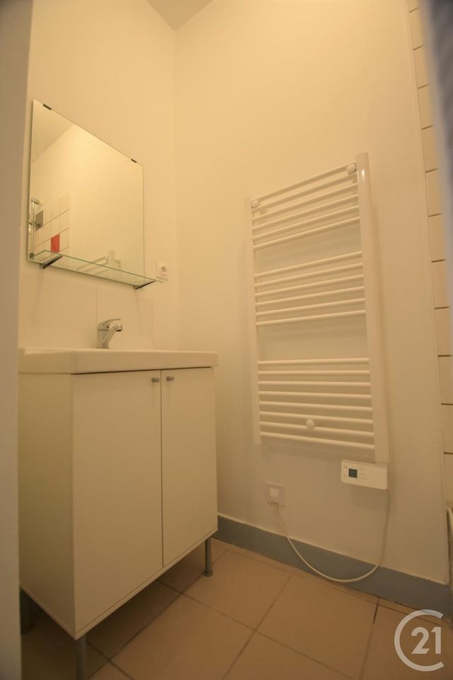Studio à louer - 1 pièce - 18.0 m2 - LIMOGES - 87 - LIMOUSIN - Century 21 Victor Hugo Studio à louer - 1 pièce - 18.0 m2 - LIMOGES - 87 - LIMOUSIN - Century 21 Victor Hugo